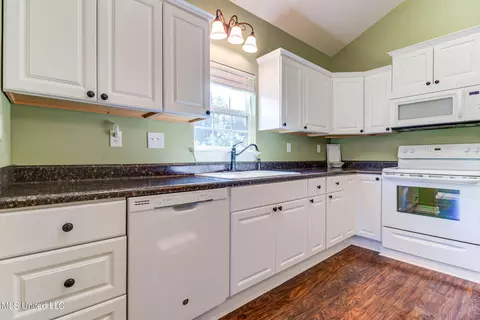Kitchen - 106 Pete Pitts Rd, Lucedale, MS 39452 photo 4 of 4