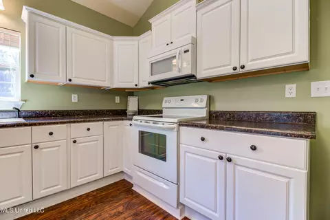 Kitchen - 106 Pete Pitts Rd, Lucedale, MS 39452 photo 2 of 4