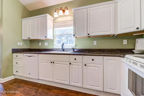 Kitchen - 106 Pete Pitts Rd, Lucedale, MS 39452 photo 3 of 4