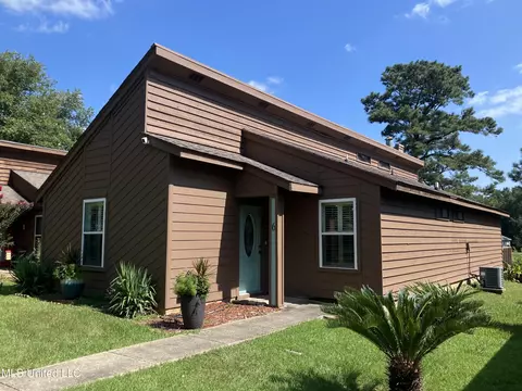 6 Pelican Cv, Diamondhead, MS 39525