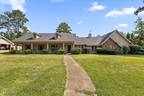 5222 Cloverdale Dr, Byram, MS 39272