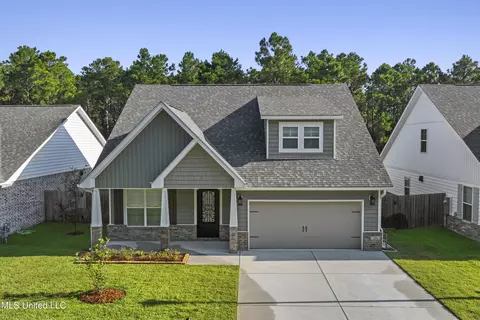 221 Madison Place Dr, Ocean Springs, MS 39564