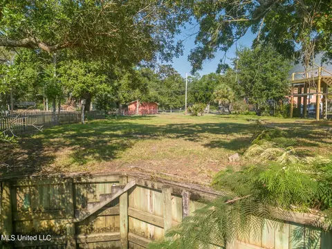 33 Good St, Bay Saint Louis, MS 39520