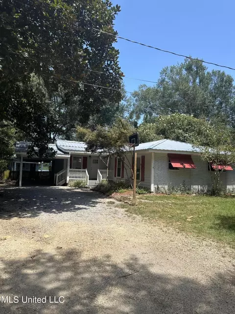 1217 Mckinley St, Waveland, MS 39576