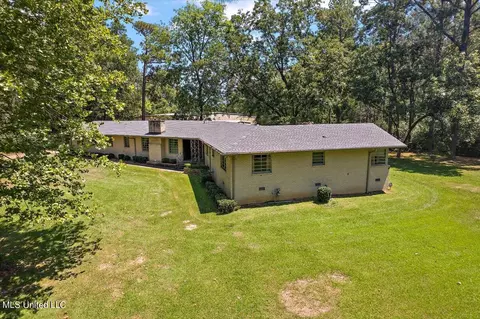 Exterior - 4926 Robinson Rd, Jackson, MS 39204 photo 8 of 11