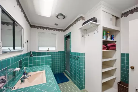 Bath - 4926 Robinson Rd, Jackson, MS 39204 photo 1 of 3
