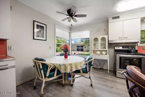 Dining - 4926 Robinson Rd, Jackson, MS 39204 photo 1 of 1