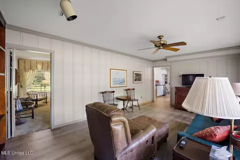 Living - 4926 Robinson Rd, Jackson, MS 39204 photo 2 of 2