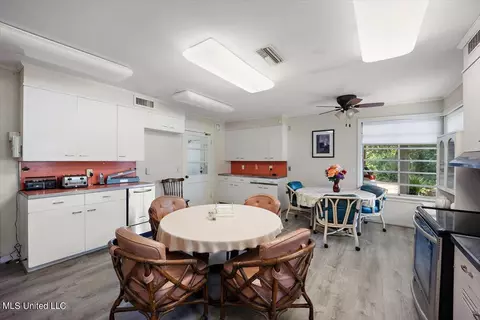 Kitchen - 4926 Robinson Rd, Jackson, MS 39204 photo 2 of 2