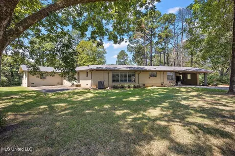 Exterior - 4926 Robinson Rd, Jackson, MS 39204 photo 6 of 11