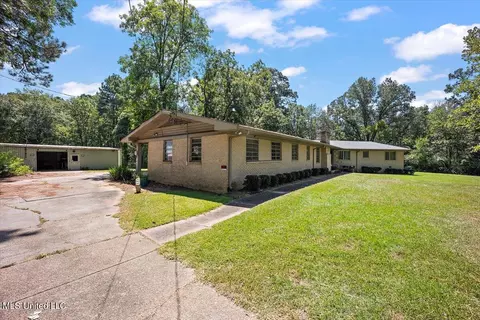 Exterior - 4926 Robinson Rd, Jackson, MS 39204 photo 2 of 11
