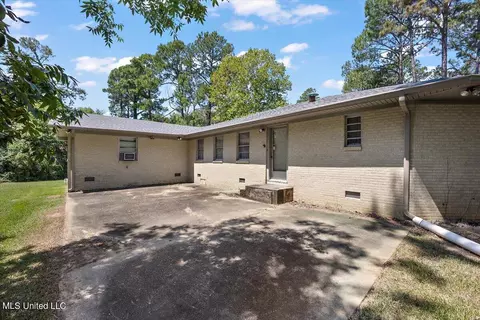 Exterior - 4926 Robinson Rd, Jackson, MS 39204 photo 4 of 11