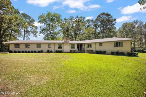 4926 Robinson Rd, Jackson, MS 39204