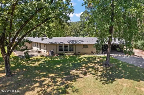 Exterior - 4926 Robinson Rd, Jackson, MS 39204 photo 10 of 11