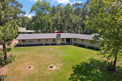 Exterior - 4926 Robinson Rd, Jackson, MS 39204 photo 7 of 11