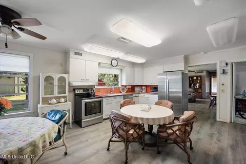 Kitchen - 4926 Robinson Rd, Jackson, MS 39204 photo 1 of 2