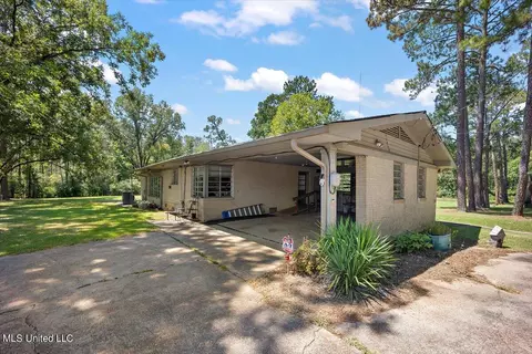Exterior - 4926 Robinson Rd, Jackson, MS 39204 photo 3 of 11