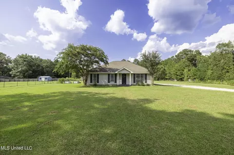 46 Leo Eaves Rd, Picayune, MS 39466