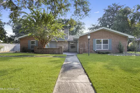 1220 Wellington Ln, Ocean Springs, MS 39564