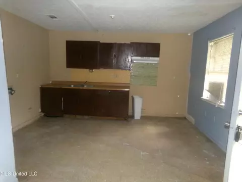 1067 Dewey St #12, Jackson, MS 39209