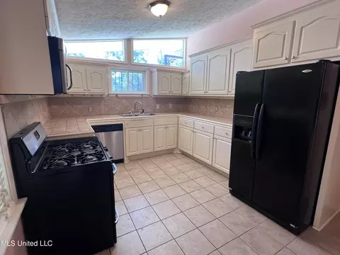 Kitchen - 726 Witsell Rd, Jackson, MS 39206 photo 2 of 2