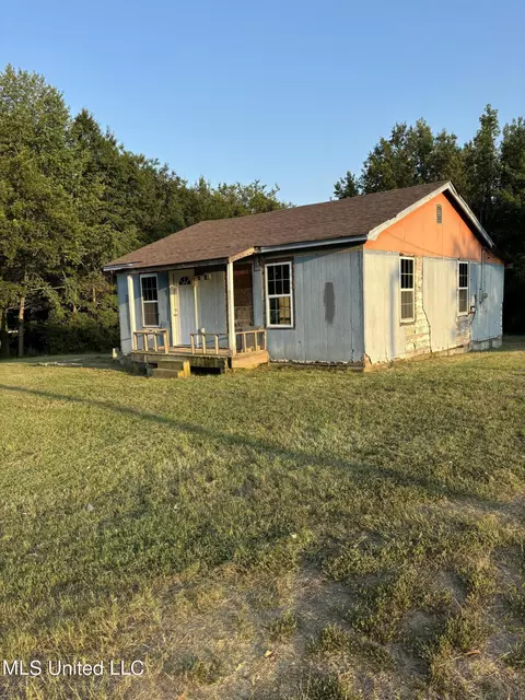 2790 Yellow Dog Rd, Senatobia, MS 38668
