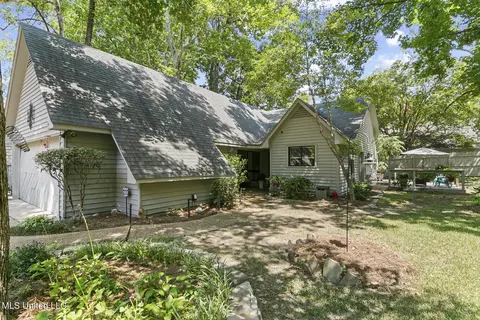 214 Waterwood Dr, Brandon, MS 39047