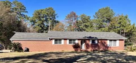67 College Dr, Laurel, MS 39440