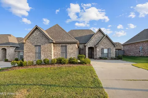 712 Sawgrass Lakes Dr, Brandon, MS 39042
