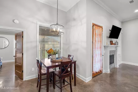 Entry Way - 712 Sawgrass Lakes Dr, Brandon, MS 39042 photo 3 of 3