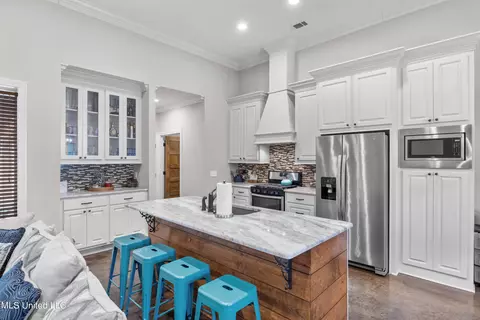 Kitchen - 712 Sawgrass Lakes Dr, Brandon, MS 39042 photo 1 of 2