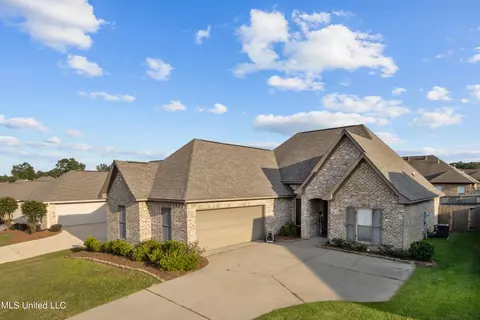 Exterior - 712 Sawgrass Lakes Dr, Brandon, MS 39042 photo 4 of 7