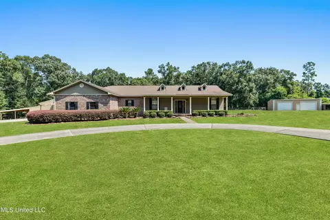 172 Thompson Dr, Lucedale, MS 39452