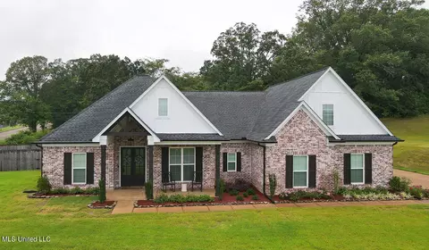 3301 Fossil Hill Dr, Hernando, MS 38632
