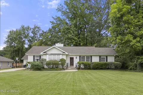 4025 Oakridge Dr, Jackson, MS 39216