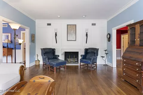 Living - 4025 Oakridge Dr, Jackson, MS 39216 photo 1 of 1