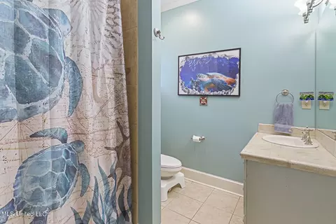 Bath - 4025 Oakridge Dr, Jackson, MS 39216 photo 5 of 6