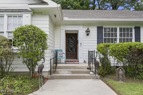 Exterior - 4025 Oakridge Dr, Jackson, MS 39216 photo 2 of 8
