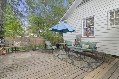 Exterior - 4025 Oakridge Dr, Jackson, MS 39216 photo 4 of 8