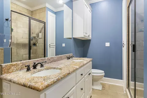 Bath - 4025 Oakridge Dr, Jackson, MS 39216 photo 2 of 6