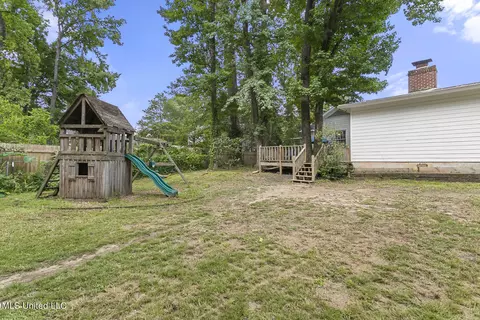 Exterior - 4025 Oakridge Dr, Jackson, MS 39216 photo 6 of 8