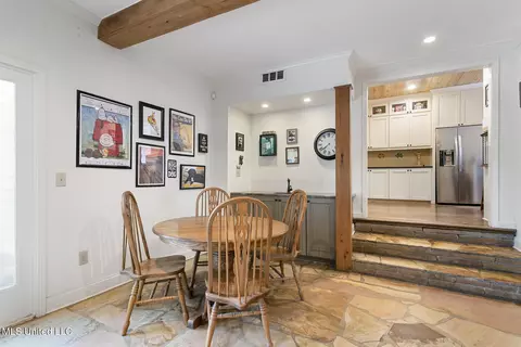 Dining - 4025 Oakridge Dr, Jackson, MS 39216 photo 3 of 3