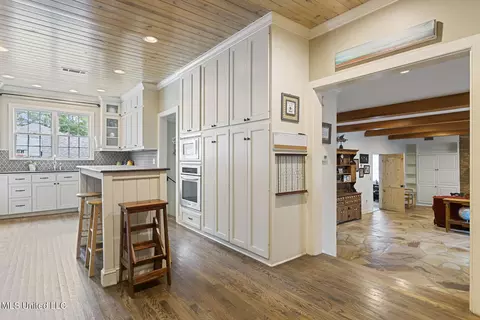 Kitchen - 4025 Oakridge Dr, Jackson, MS 39216 photo 5 of 5