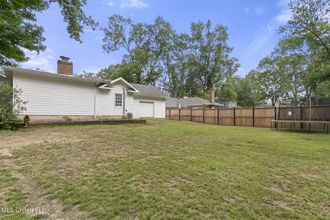Exterior - 4025 Oakridge Dr, Jackson, MS 39216 photo 5 of 8