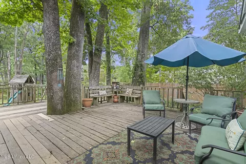 Exterior - 4025 Oakridge Dr, Jackson, MS 39216 photo 3 of 8