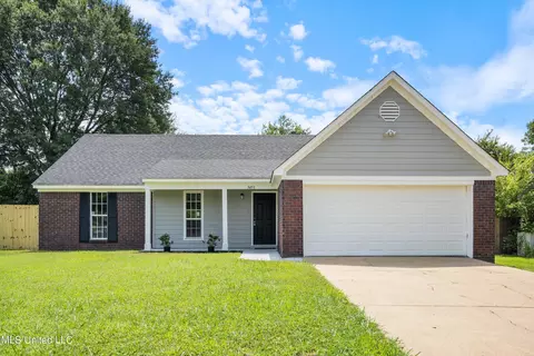 3451 Golden Oaks Dr, Horn Lake, MS 38637