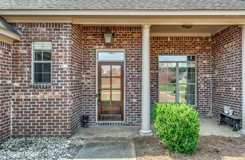 130 Marion Dr, Clinton, MS 39056 photo 2