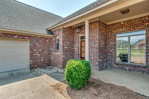 130 Marion Dr, Clinton, MS 39056 photo 3