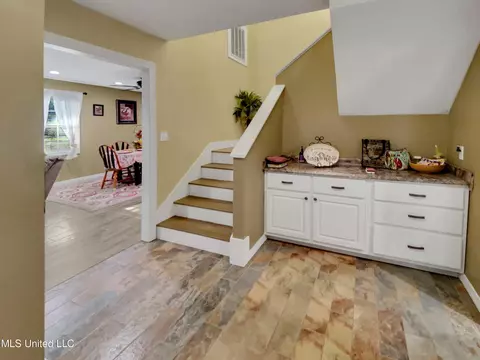 Entry Way - 112 Gordy Cir, Forest, MS 39074 photo 2 of 4