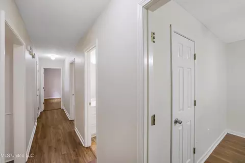 Entry Way - 528 Lake Pointe Ln, Madison, MS 39110 photo 3 of 3